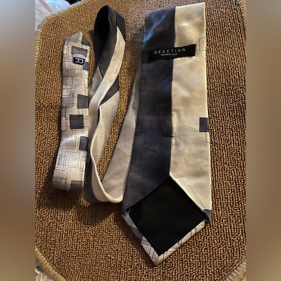 Reaction Kenneth Cole Tie with Squares Pattern, 100% Silk - Picture 7 of 9